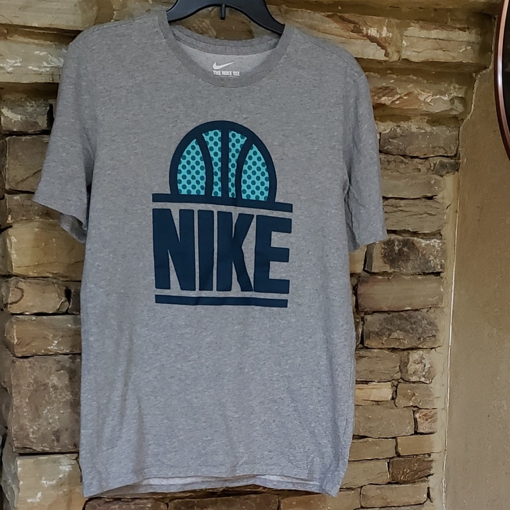 Like New Nike Dri Fit Athletic Basketball Tee - M